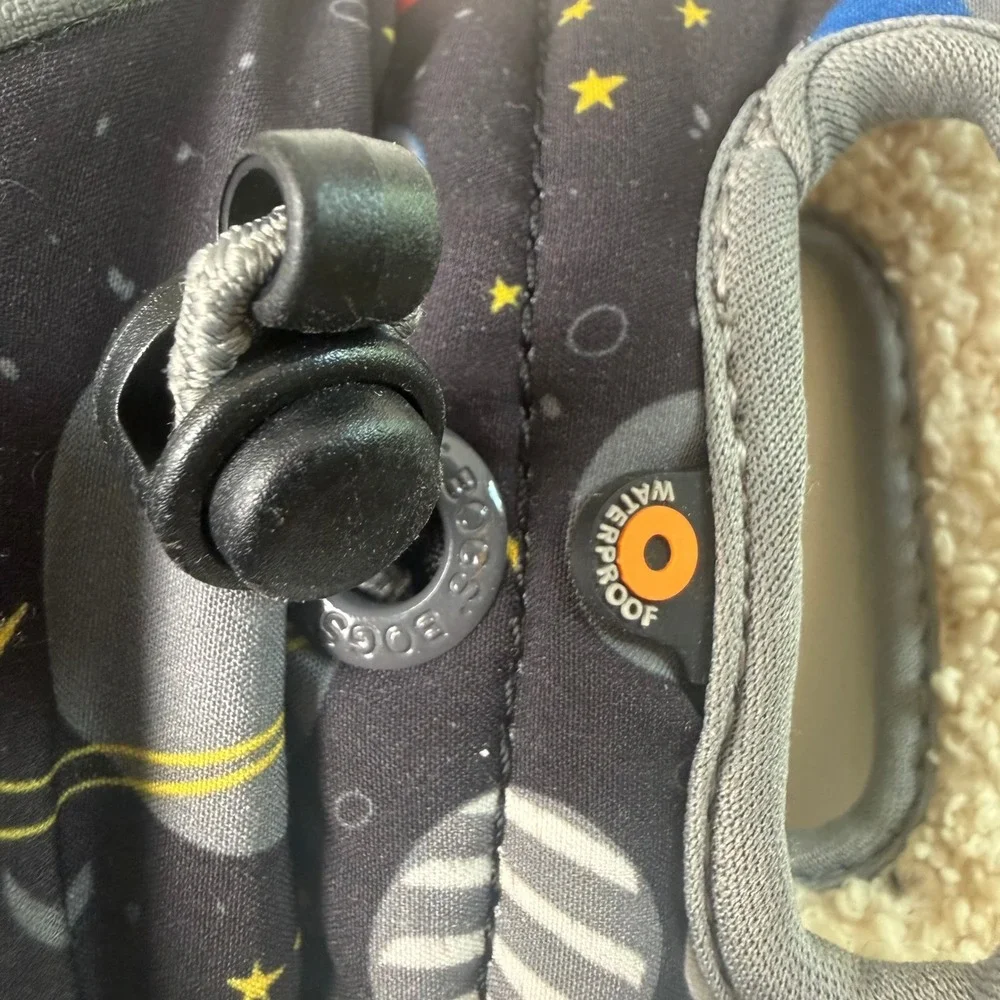 Bogs Kids B-Moc Space Print Snow Boots Sz 8 Winter Shoes Sherpa Sherpa Lined